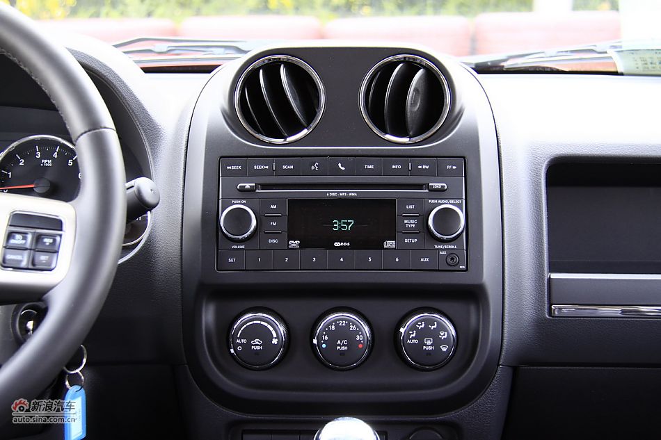 Jeep指南者2.4L CVT豪华版