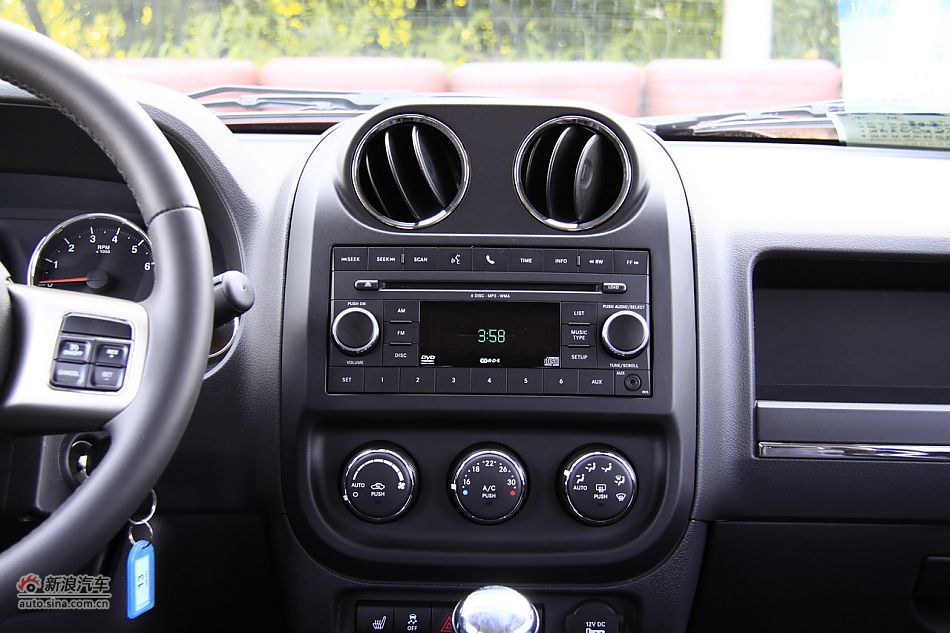 Jeep指南者2.4L CVT豪华版