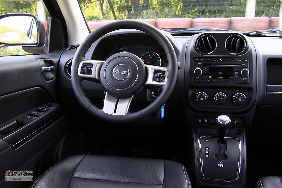 Jeep指南者2.4L CVT豪华版