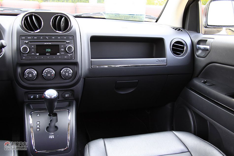 Jeep指南者2.4L CVT豪华版