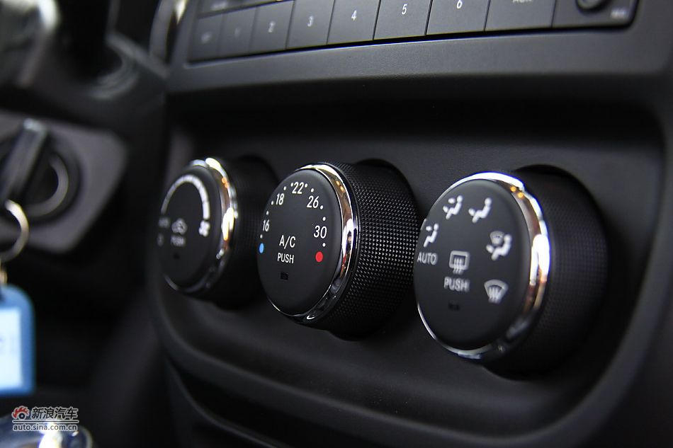 Jeep指南者2.4L CVT豪华版