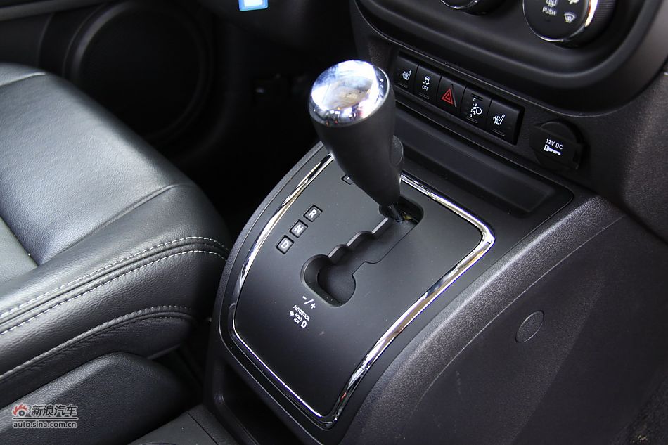 Jeep指南者2.4L CVT豪华版