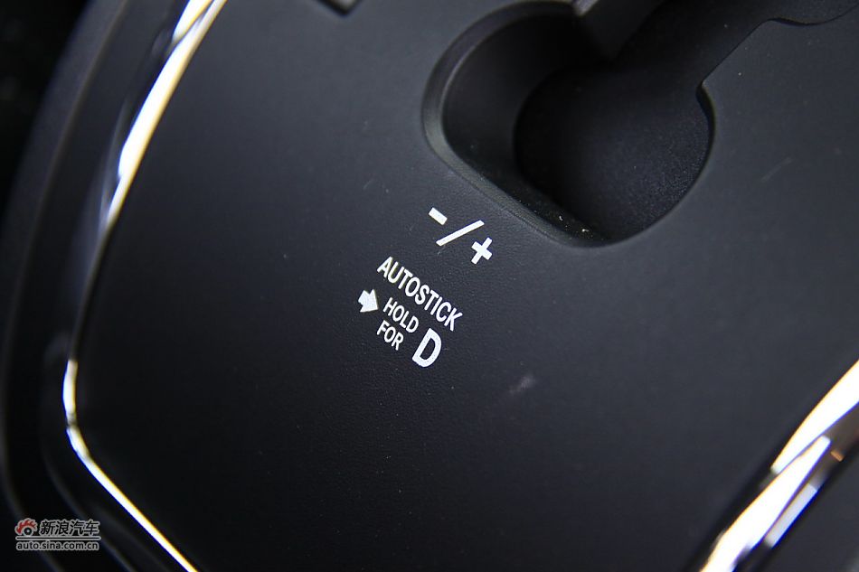 Jeep指南者2.4L CVT豪华版