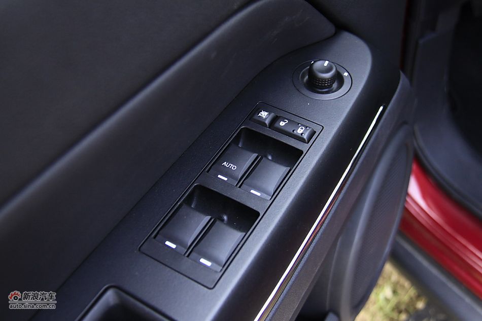 Jeep指南者2.4L CVT豪华版