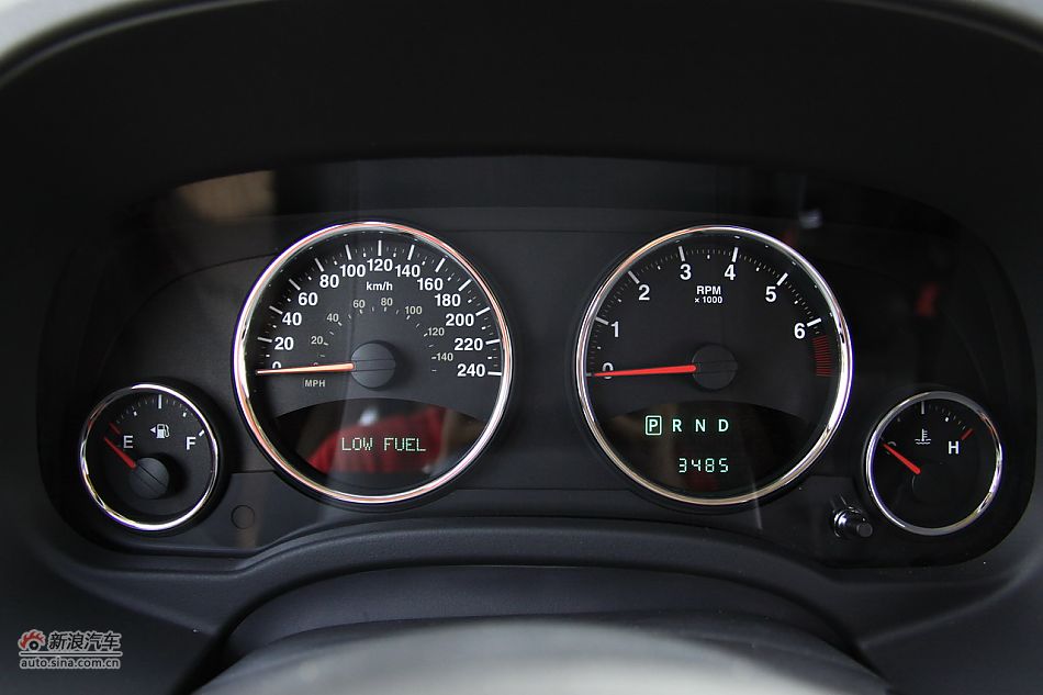 Jeep指南者2.4L CVT豪华版