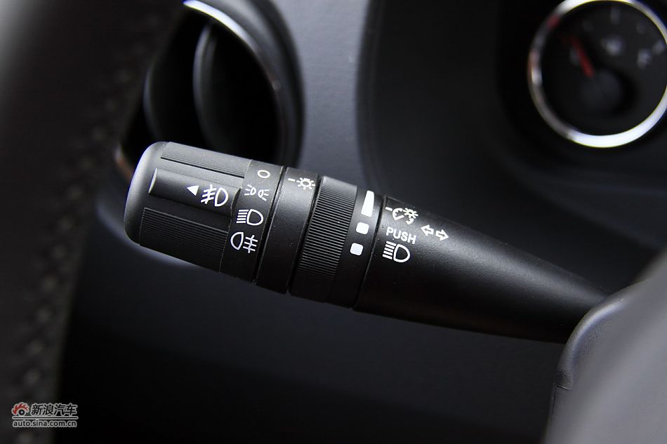 Jeep指南者2.4L CVT豪华版