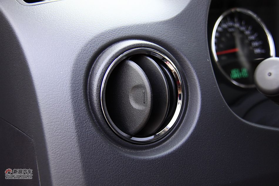 Jeep指南者2.4L CVT豪华版