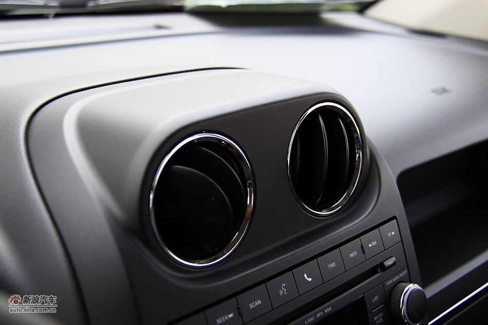 Jeep指南者2.4L CVT豪华版