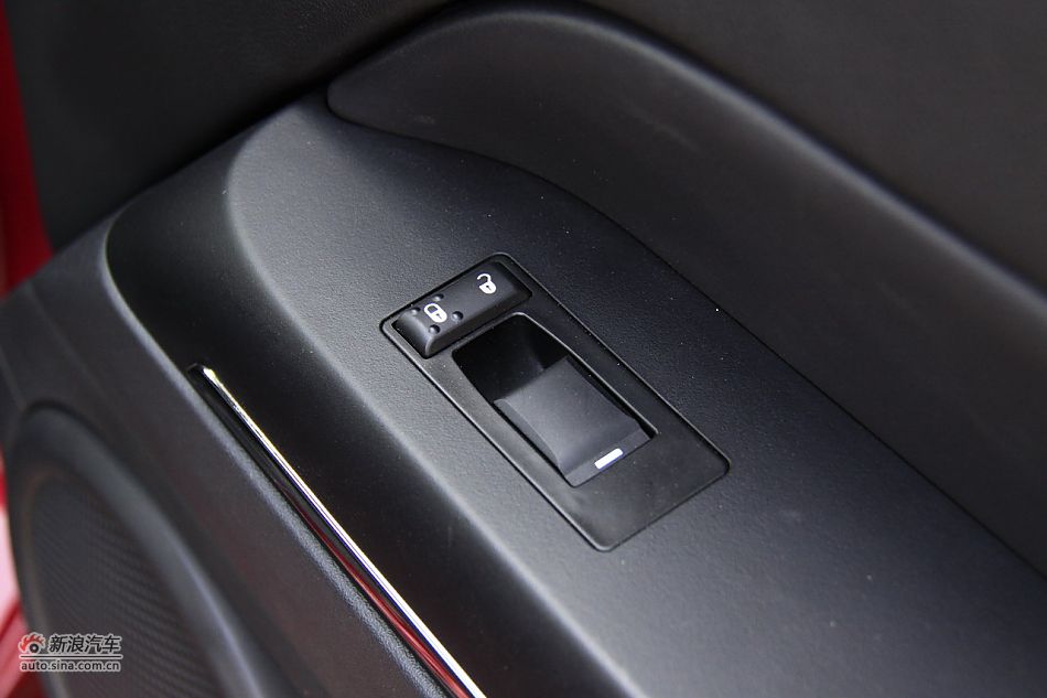 Jeep指南者2.4L CVT豪华版