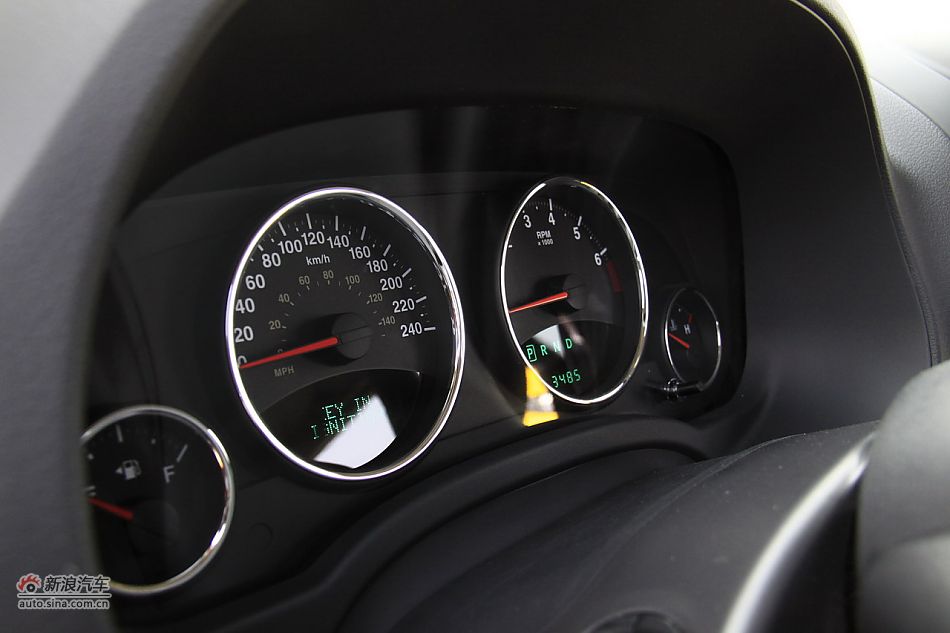 Jeep指南者2.4L CVT豪华版