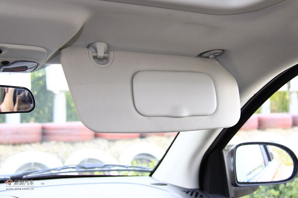 Jeep指南者2.4L CVT豪华版