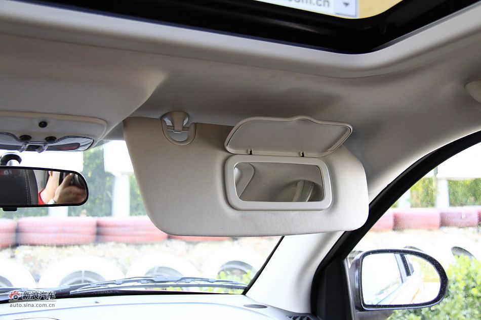 Jeep指南者2.4L CVT豪华版