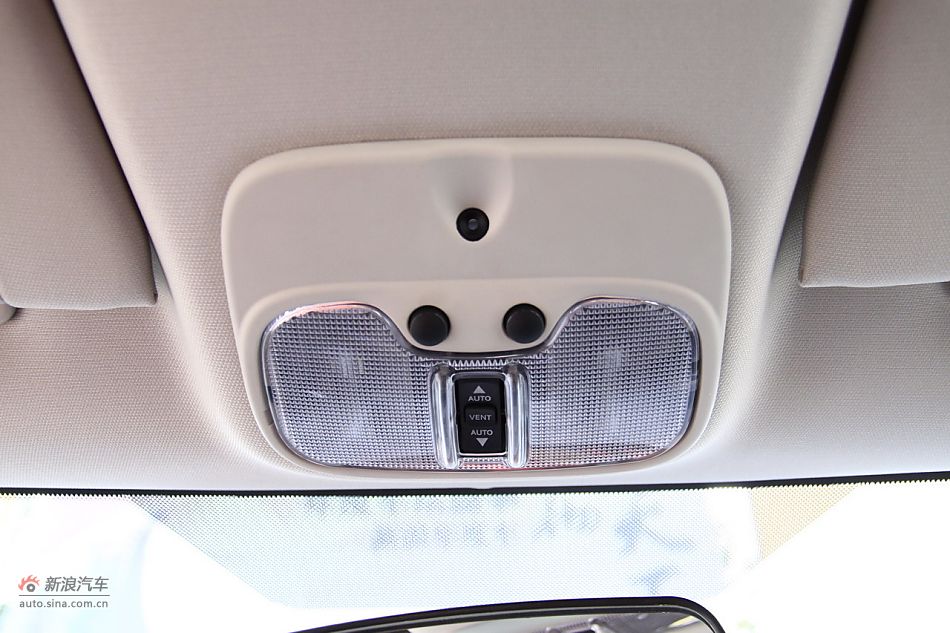 Jeep指南者2.4L CVT豪华版