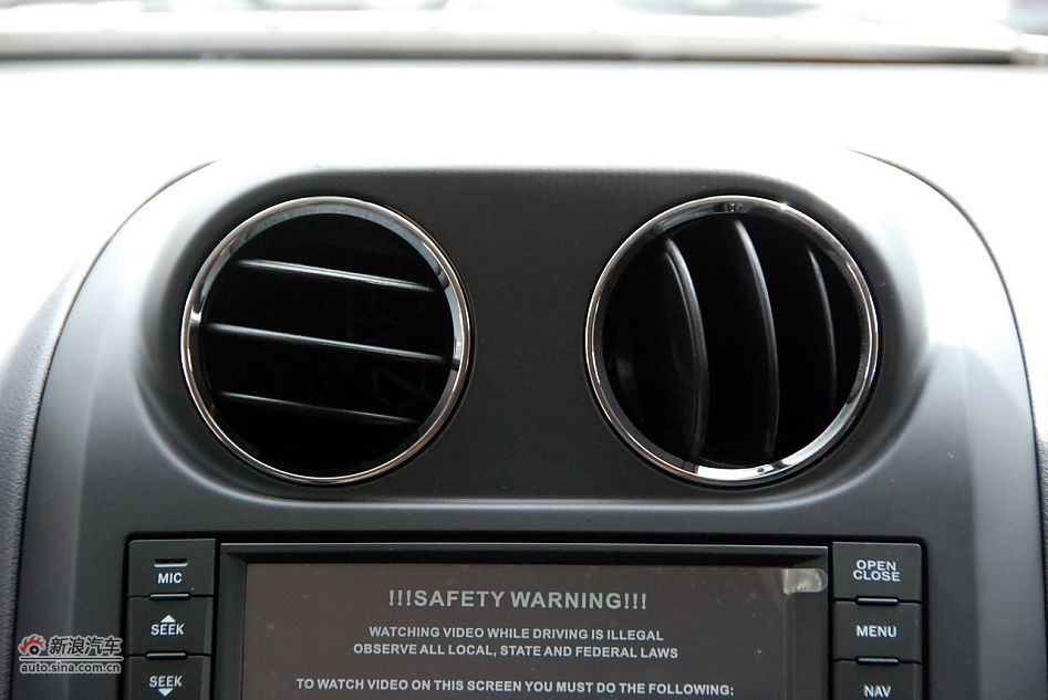 2011款Jeep指南者豪华导航版