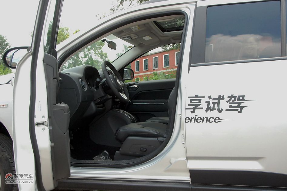 2011款Jeep指南者豪华导航版