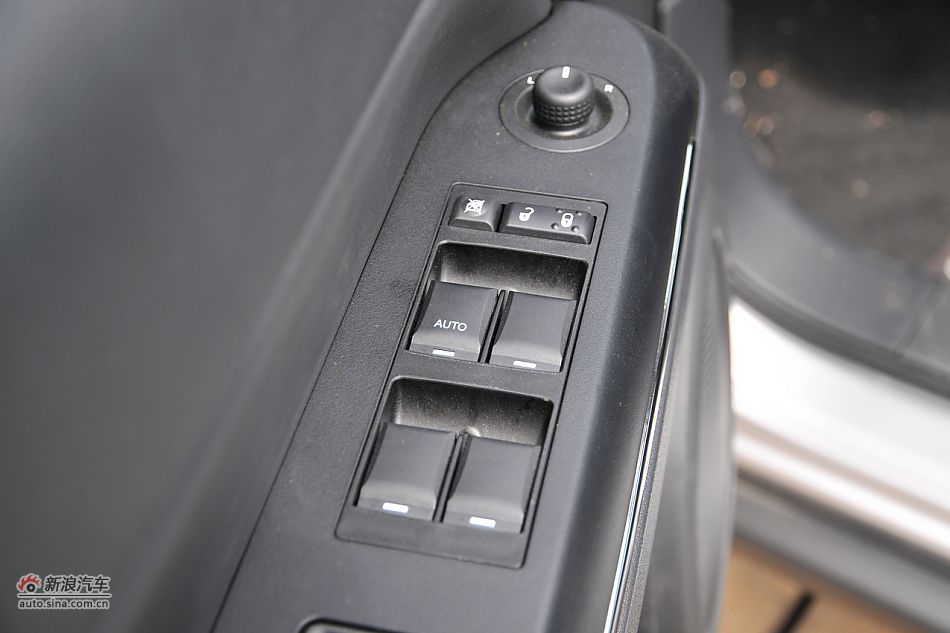 2011款Jeep指南者