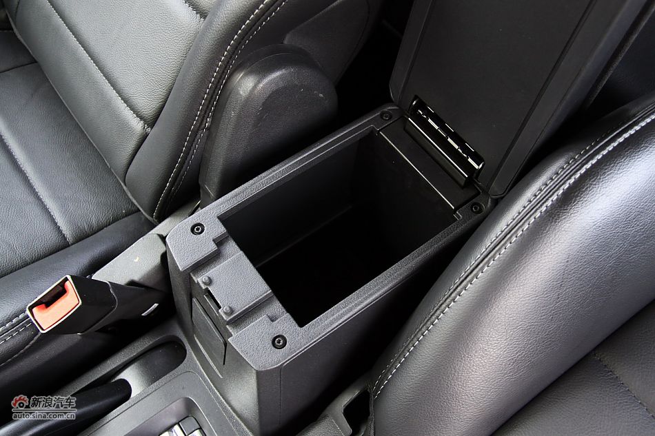 Jeep指南者2.4L CVT豪华版