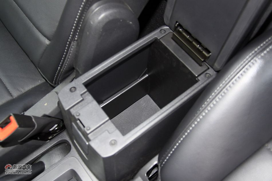 Jeep指南者2.4L CVT豪华版