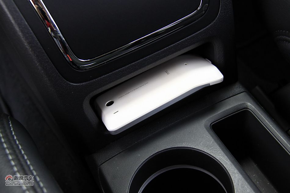 Jeep指南者2.4L CVT豪华版