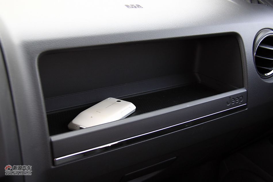 Jeep指南者2.4L CVT豪华版