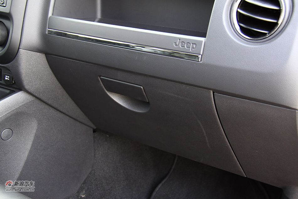 Jeep指南者2.4L CVT豪华版