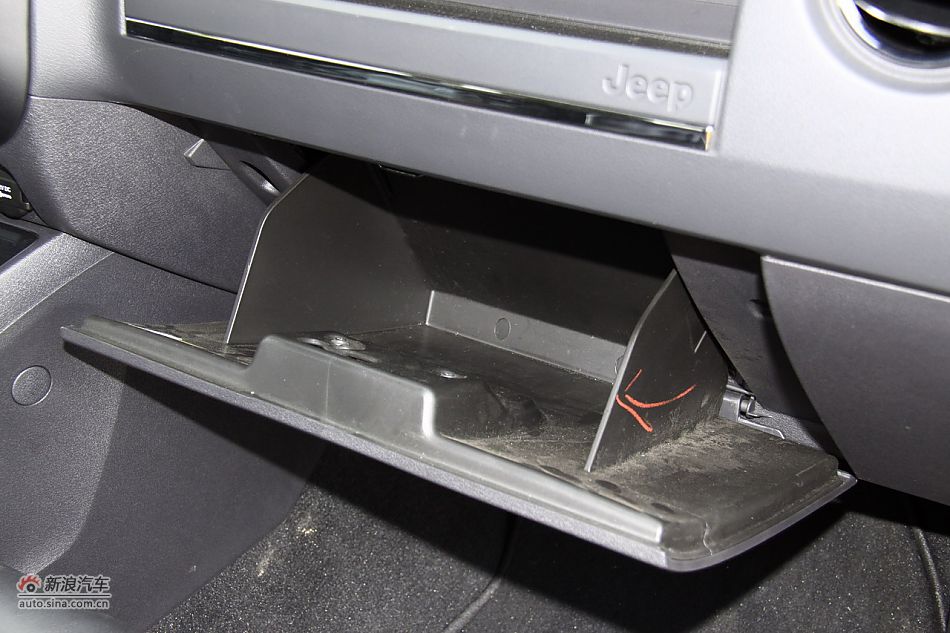 Jeep指南者2.4L CVT豪华版