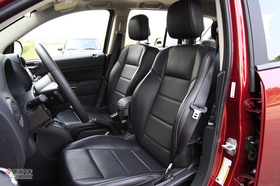 Jeep指南者2.4L CVT豪华版