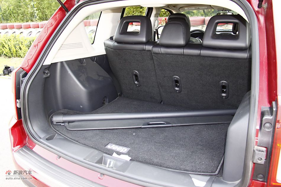 Jeep指南者2.4L CVT豪华版