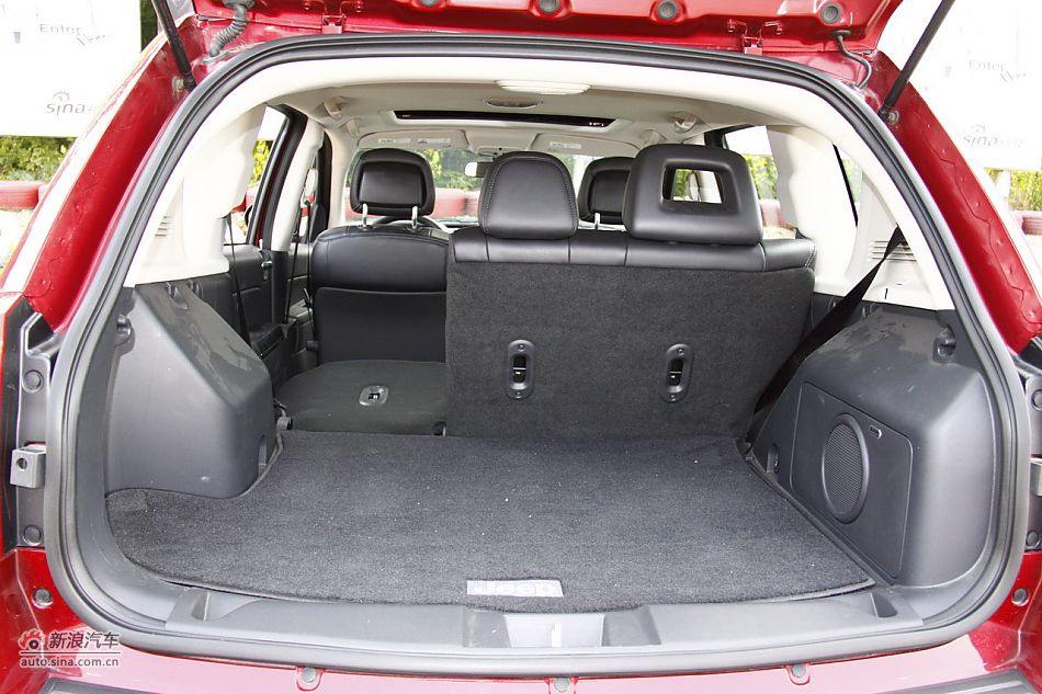 Jeep指南者2.4L CVT豪华版