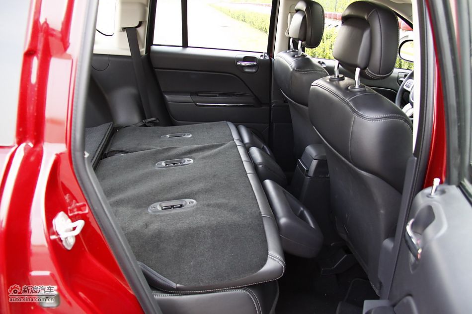 Jeep指南者2.4L CVT豪华版