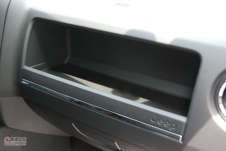2011款Jeep指南者豪华导航版