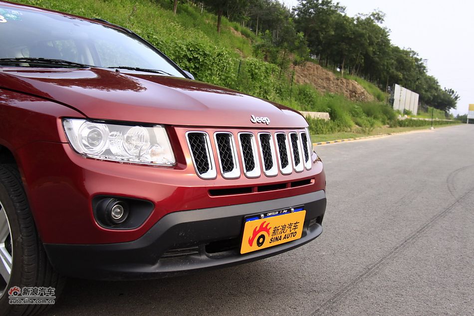 Jeep指南者2.4L CVT豪华版