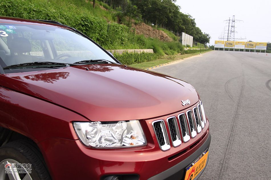 Jeep指南者2.4L CVT豪华版