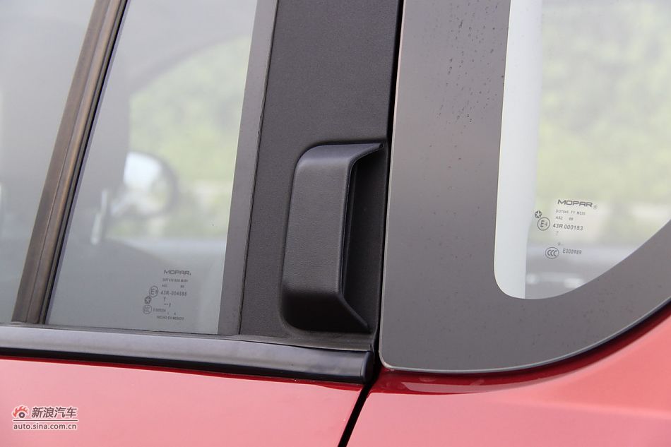 Jeep指南者2.4L CVT豪华版