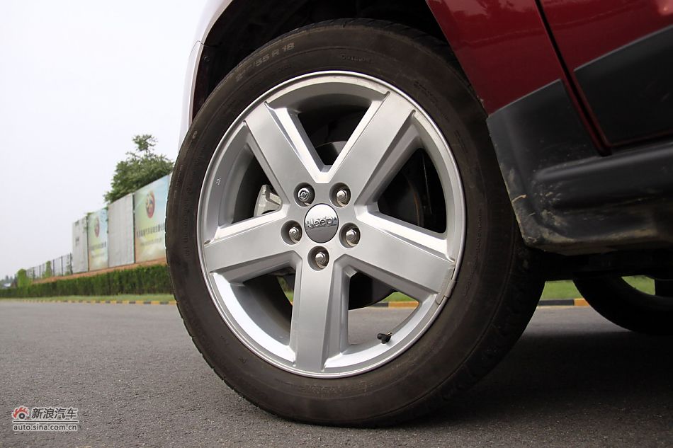 Jeep指南者2.4L CVT豪华版