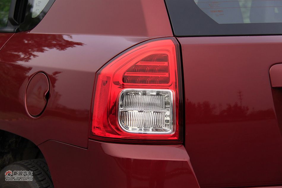 Jeep指南者2.4L CVT豪华版