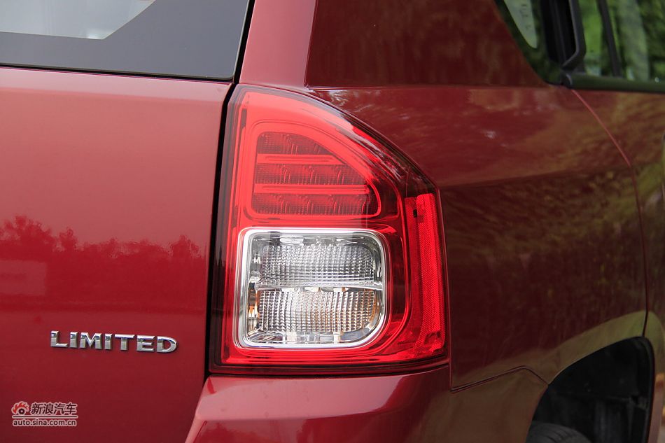 Jeep指南者2.4L CVT豪华版