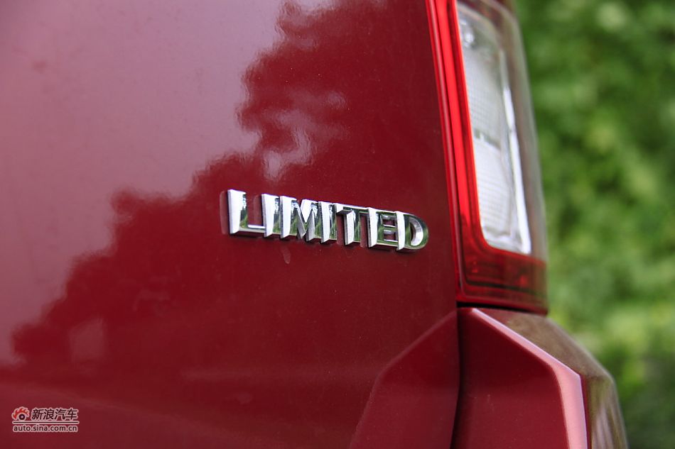 Jeep指南者2.4L CVT豪华版