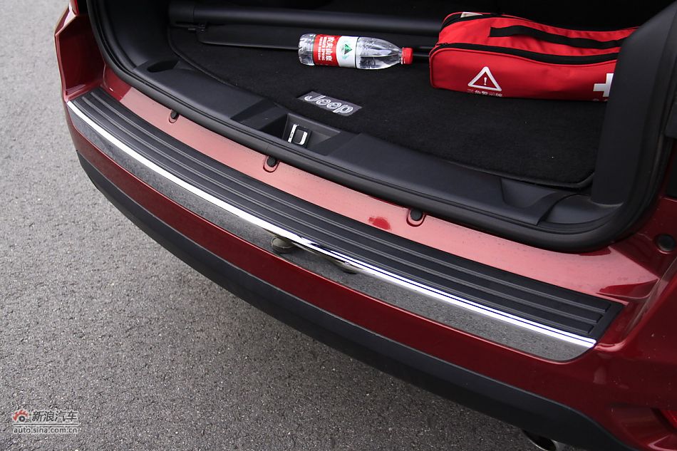 Jeep指南者2.4L CVT豪华版