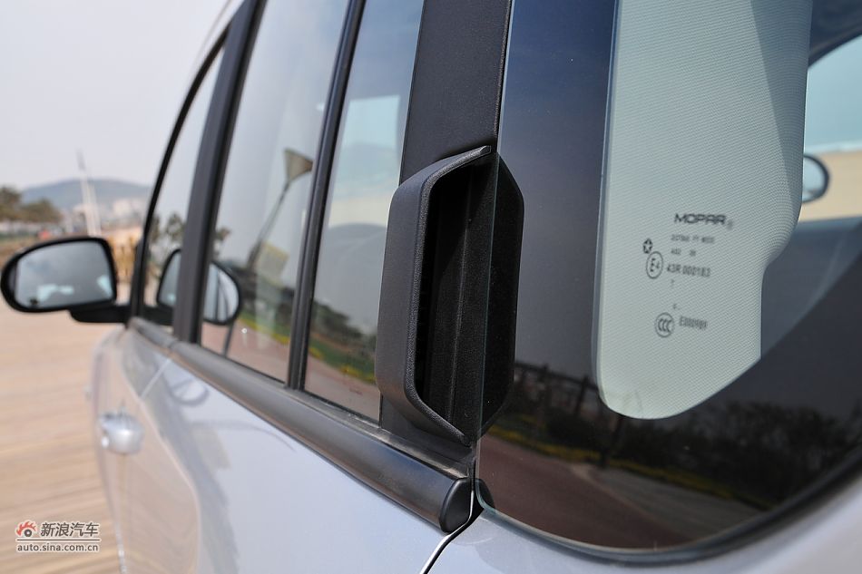 2011款Jeep指南者