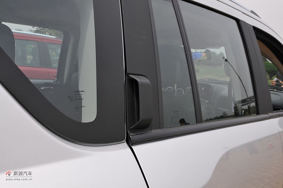 2011款Jeep指南者