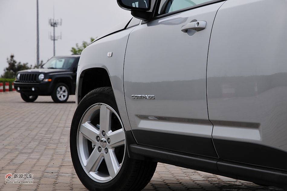 2011款Jeep指南者