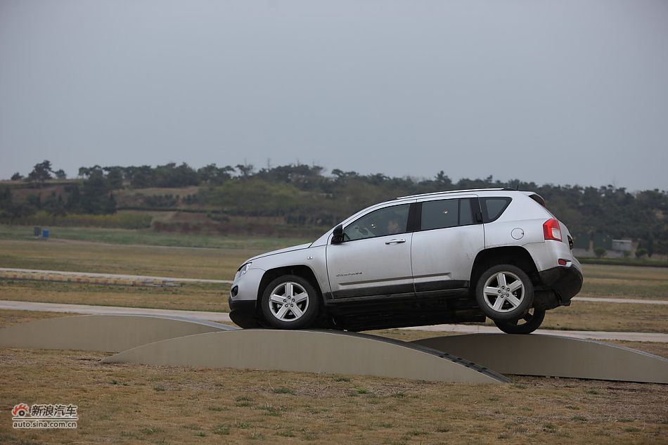 2011款Jeep指南者