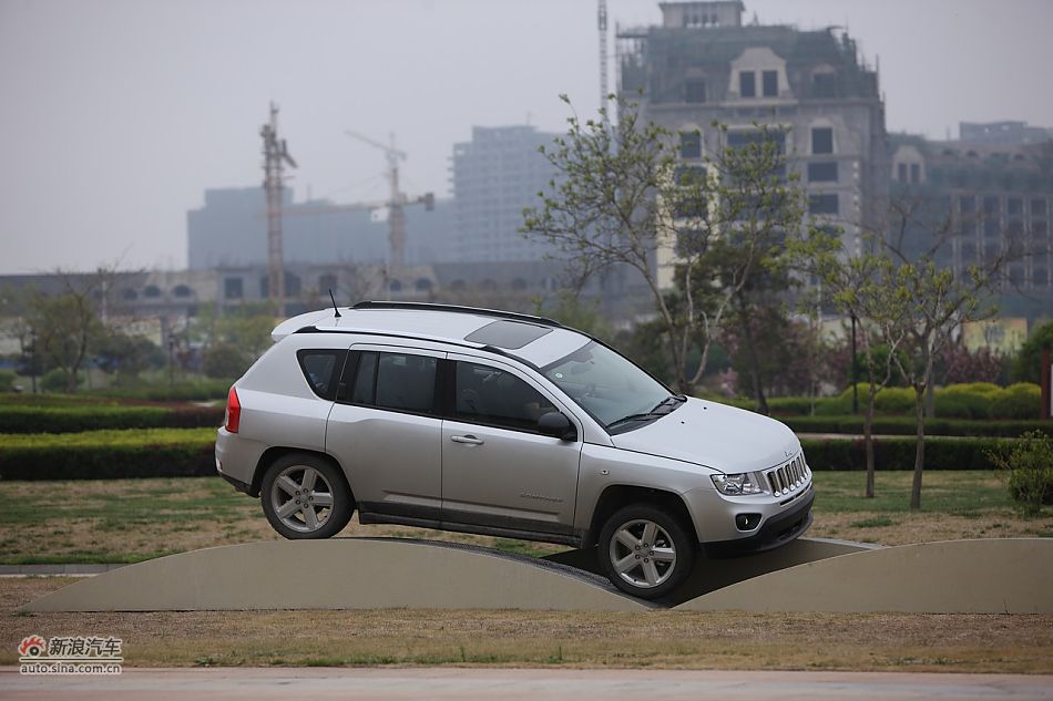 2011款Jeep指南者