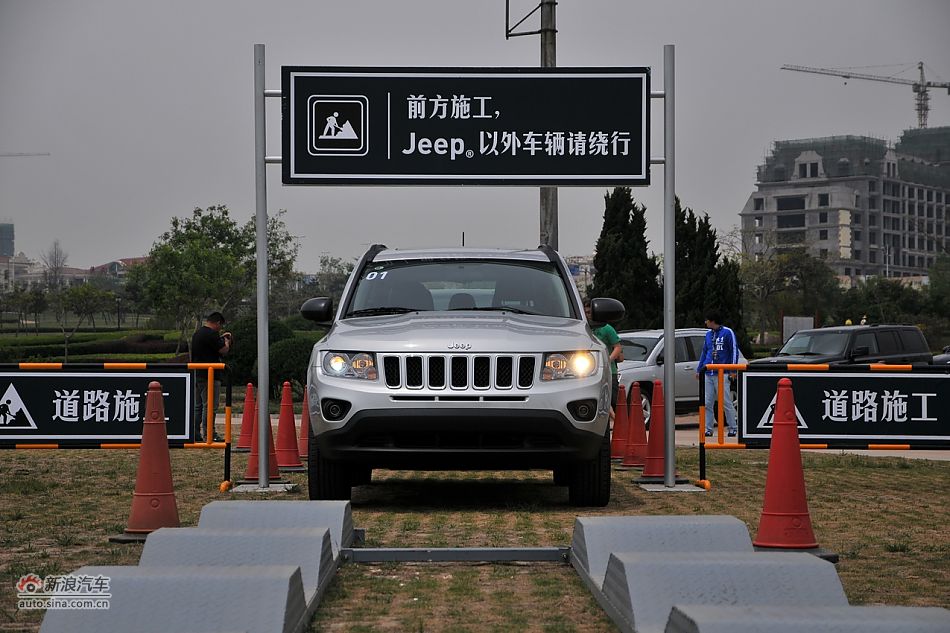 试驾2011款Jeep指南者