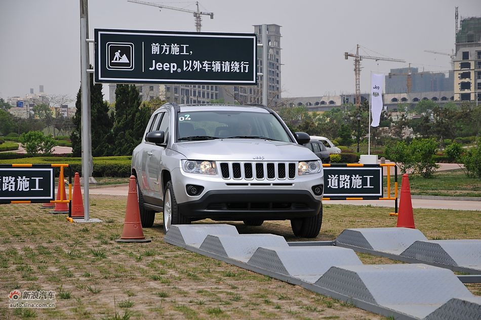 试驾2011款Jeep指南者