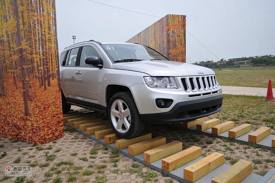 试驾2011款Jeep指南者
