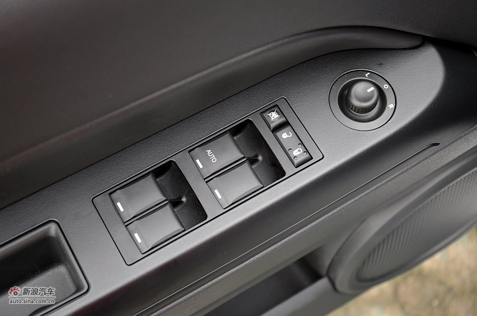 2011款自由客实拍