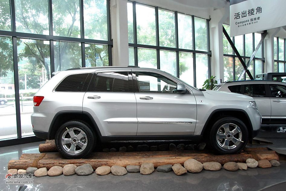 2011款全新Jeep大切诺基豪华版