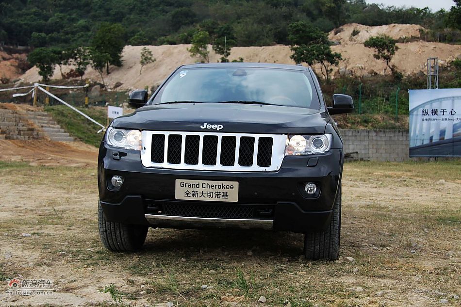 新浪汽车体验试驾全新大切诺基-外观